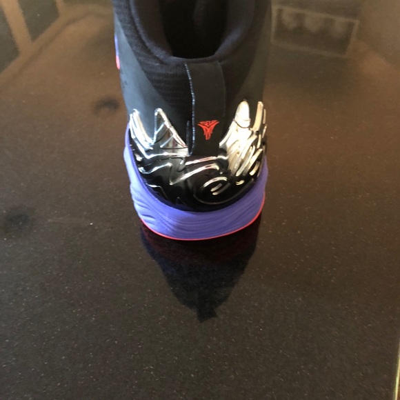 Carmelo Anthony signed Knicks game sneaker - Picture 7 of 8